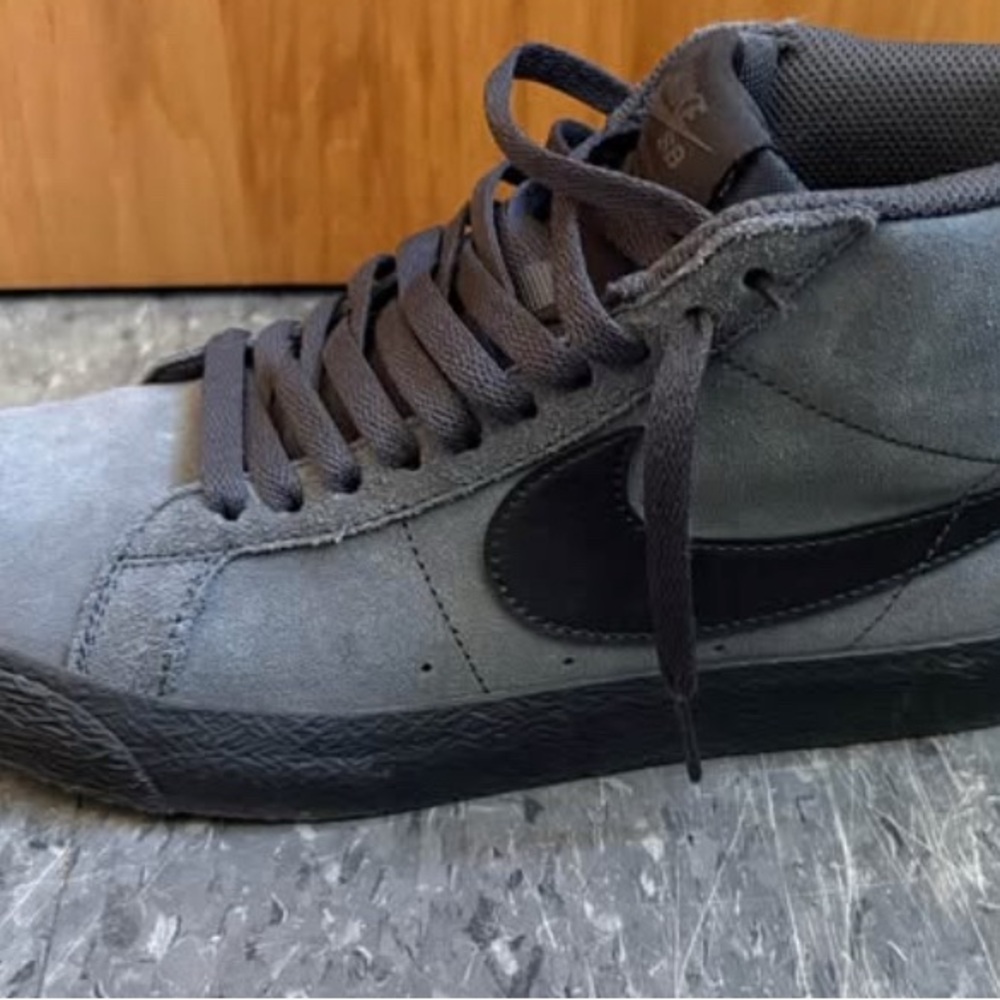 Size W8/M6.5 Gray and Black High-Top Nike Blazers